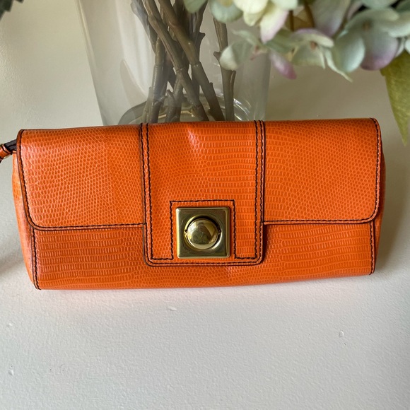 Banana Republic Handbags - Banana Republic clutch